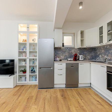House Niko M With 6 Apartments Split Exterior photo