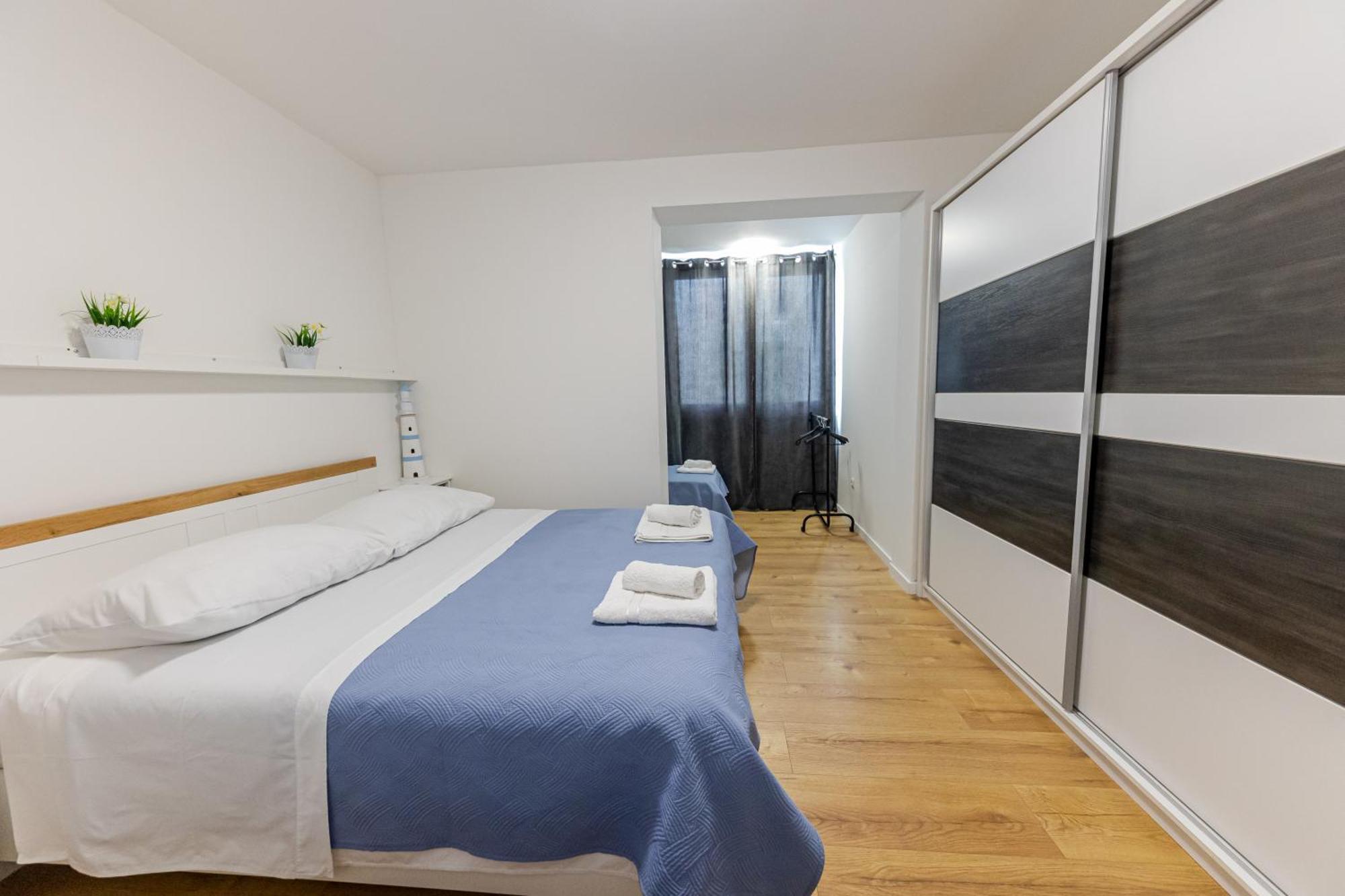 House Niko M With 6 Apartments Split Exterior photo