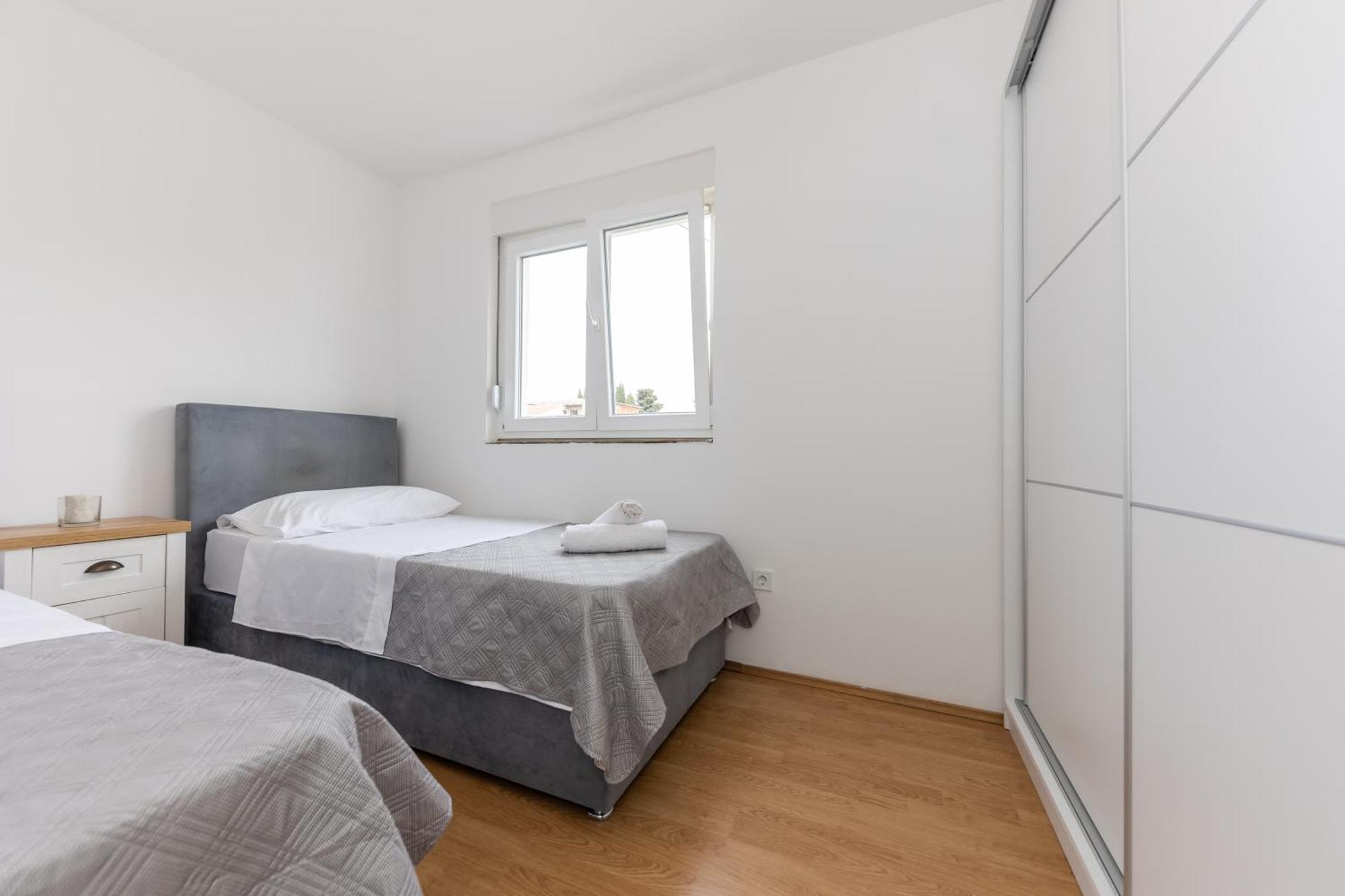 House Niko M With 6 Apartments Split Exterior photo