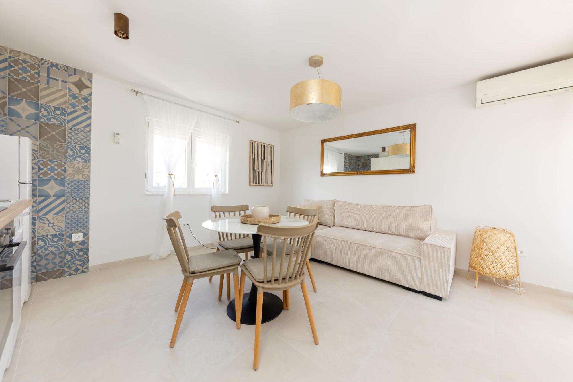 House Niko M With 6 Apartments Split Exterior photo