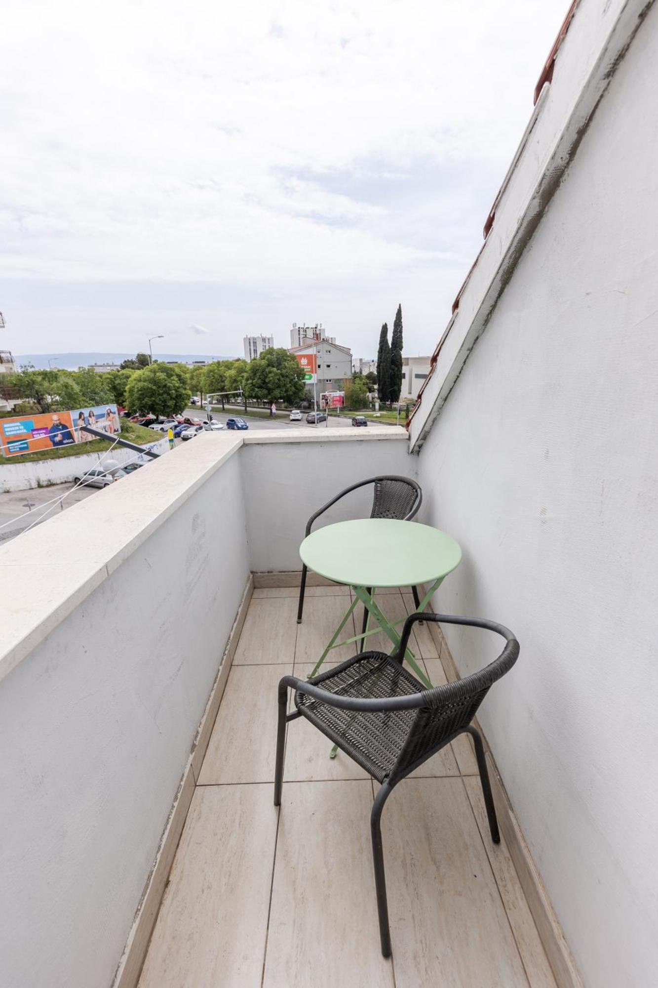 House Niko M With 6 Apartments Split Exterior photo
